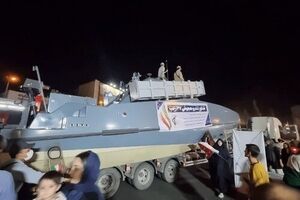 ایران تکشف عن زورق حربی متقدم جدید وسط اباطیل ترامب بشأن قوتها البحریة...ماهی مواصفاته؟!