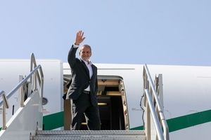 رئیس الجمهوریة یغادر طهران متوجها إلى دوشنبه