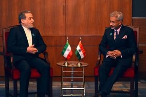 وزیر الخارجیة الایرانی یلتقی نظیره الهندی فی مسقط

