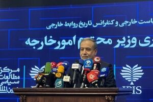 عراقجی: الإصطفاف الحربی لا یرعبنا.. التخصیب حق لنا 
