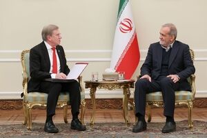 الرئیس بزشکیان: ایران عازمة على اکمال ممر الشمال – جنوب

