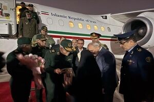 اللواء باقری یصل إلى إسلام أباد