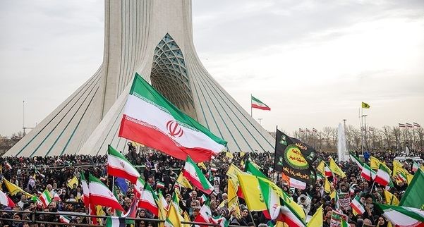 ملایین الإیرانیین یحیون ذکرى انتصار الثورة الإسلامیة فی مسیرات حاشدة
