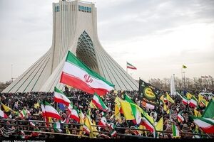 ملایین الإیرانیین یحیون ذکرى انتصار الثورة الإسلامیة فی مسیرات حاشدة
