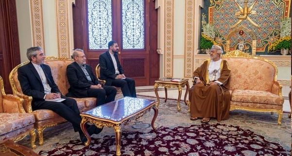 لاریجانی یجتمع مع السلطان العمانی فی مسقط
