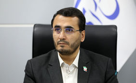 متفکر آزاد: مضیق هرمز لن یخرج من السیطرة الإیرانیة